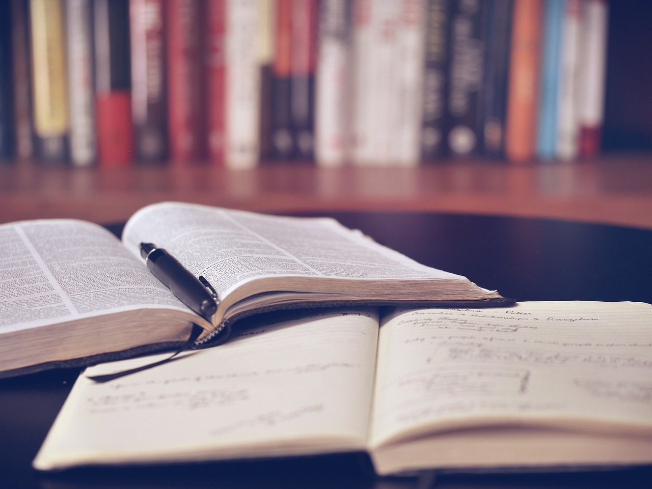 découvrez tout ce qu'il faut savoir sur la propriété intellectuelle : définitions, enjeux, conseils pour protéger vos créations et innovations, droits d'auteur, brevets, marques et bien plus encore.
