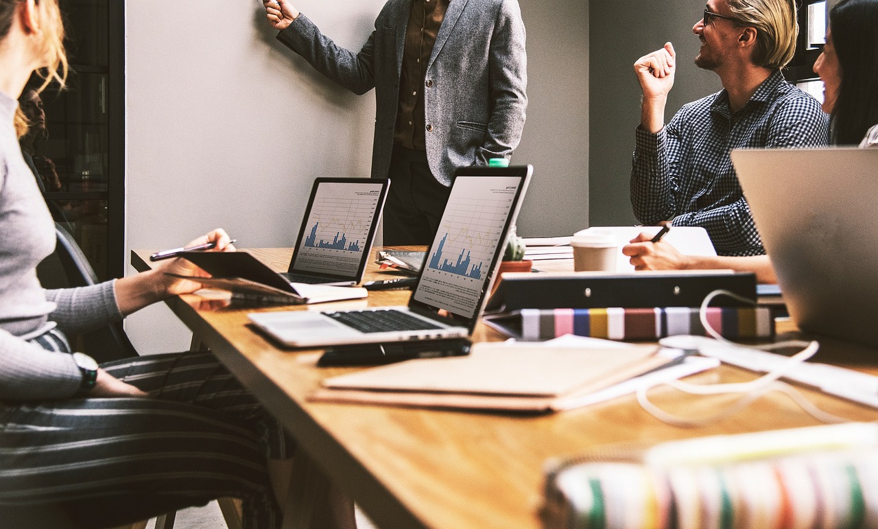 découvrez des conseils et stratégies pour renforcer le moral de votre équipe, améliorer l'ambiance au travail et favoriser la motivation collective au sein de votre entreprise.